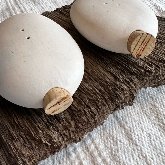 Salt and Pepper Shakers Pigeon Toe Ceramics Natural White Ceramic - Picture 3 of 9